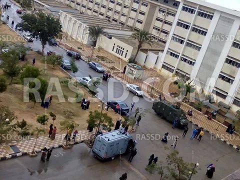 أمن الانقلاب يقتحم جامعة الأزهر عقب مسيرة للطالبات