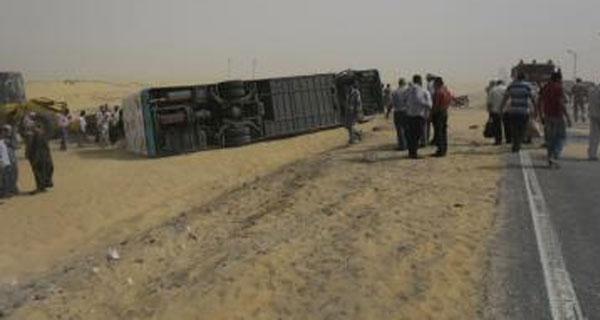 مصرع شخص وإصابة 37 إثر انقلاب أتوبيس لشركة “فرج الله”