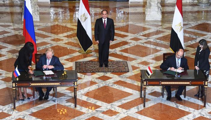 في مشروع الضبعة.. حازم حسني: على أي شيء وضعت مصر توقيعها؟