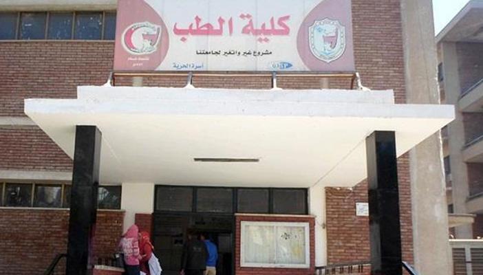 كلية الطب بسوهاج تغلق معمل الباثولوجي بالقوة وتحيل رئيسة القسم للتحقيق