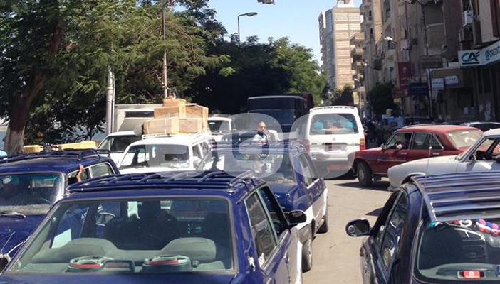 بالصور.. أزمة مرورية خانقة في سوهاج وتدهور حالة الطرق