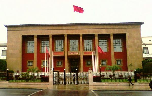 وقفة أمام البرلمان المغربي تطالب بحماية المرأة