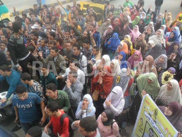 طلاب جامعة المنوفية يتظاهرون رفضا للانقلاب