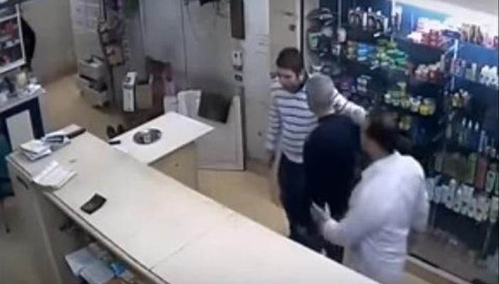 بالفيديو.. لحظة اعتداء الشرطة على طبيب الإسماعيلية قبل وفاته