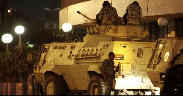 الجيش يتسلم”ماسبيرو” وأغلب المنشآت الحيوية