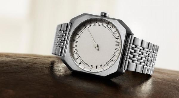 فيديو| ساعة بعقرب واحد لـ”إبطاء الوقت”