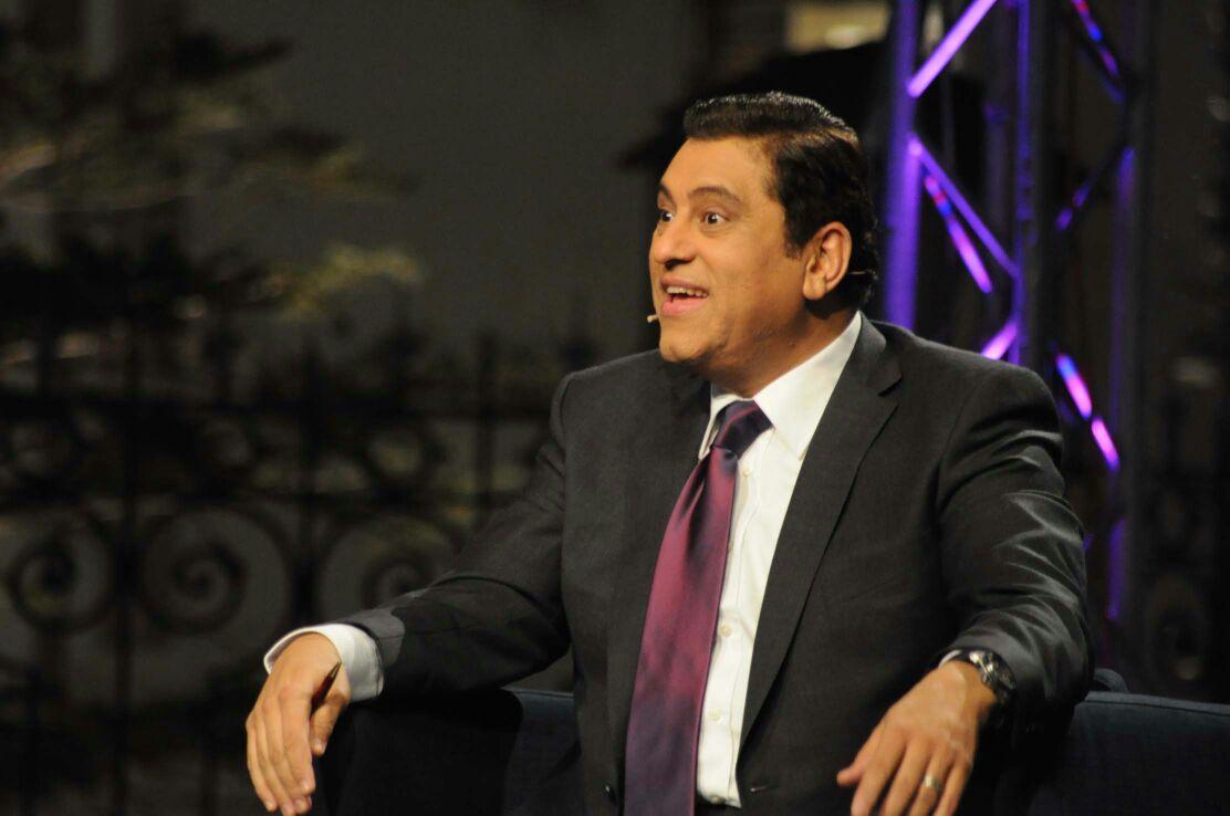 بالفيديو.. “أبوالعيون” ينتحل صفة شقيقه ” نائب أسيوط ” على الهواء