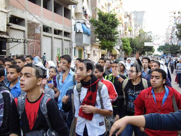 “الطلاب الأحرار” تنظم مسيرة تضامناً مع سجينات 7 الصبح