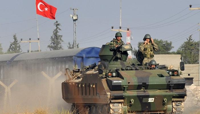 الجيش التركي ينقل 60 دبابة طراز “إم–60” إلى الحدود الجنوبية