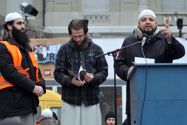 مسلمو سويسرا يتظاهرون ضد “كراهية الإسلام”