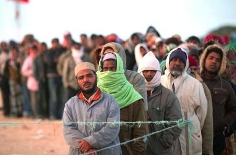 العنف يجبر 10 آلاف عائلة على الفرار من بنغازي