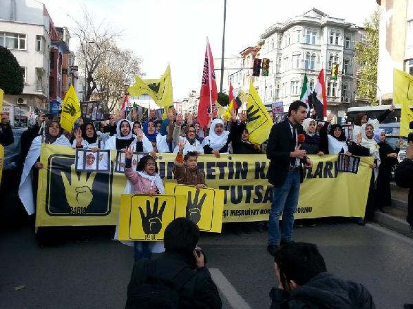 مسيرة حاشدة بتركيا تنديدا بالحكم11عاماً ضد حرائر الاسكندرية