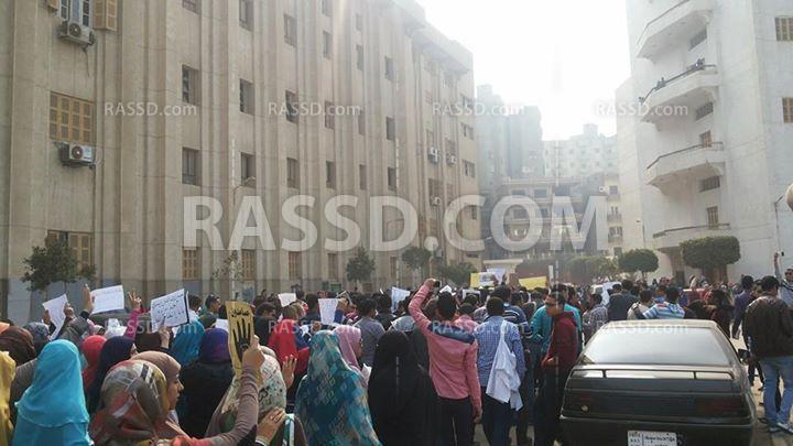 مسيرة في جامعة بني سويف تنديدًا ببراءة “نظام مبارك”