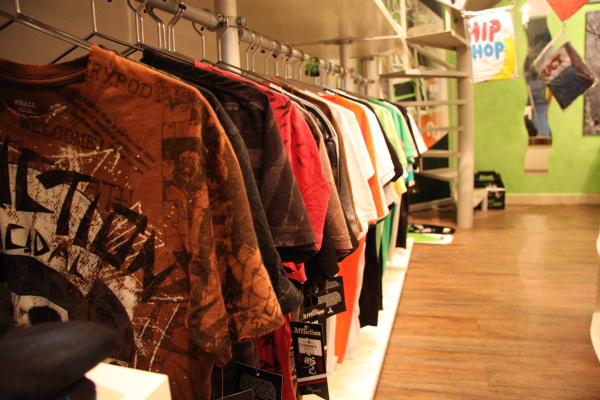 بالفيديو.. ارتفاع أسعار الملابس بنسبة 40% والبائعون: الدولار السبب