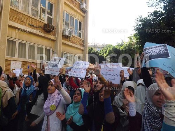 قوات الأمن تفرق بالقوة مسيرة لطلاب الإسكندرية وتعتدي عليهم