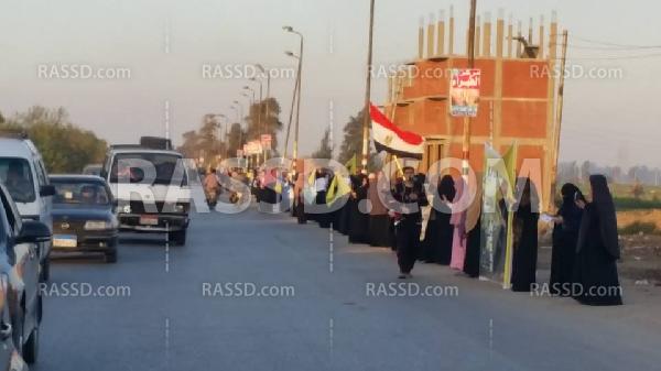 سلسلة بشرية في مسقط رأس مرسي مطالبة بعودته