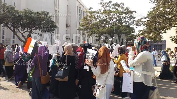 صور| “إعدام الفرعون” بجامعة مصر للعلوم والتكنولوجيا