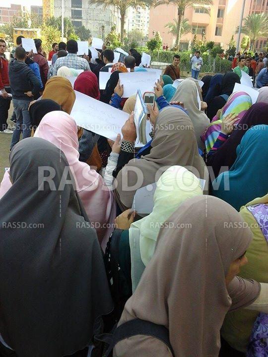 مسيرة في جامعة المنوفية تنديدًا باعتقال الرافضين لبراءة مبارك