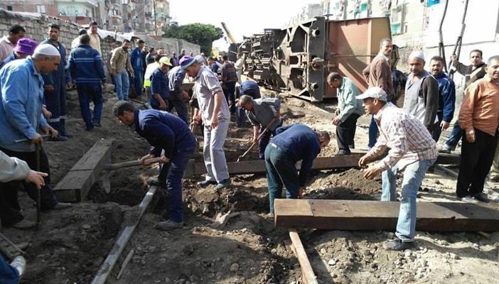 “السكة الحديد” تواصل رفع عربات قطار البضائع المنقلب بالإسكندرية