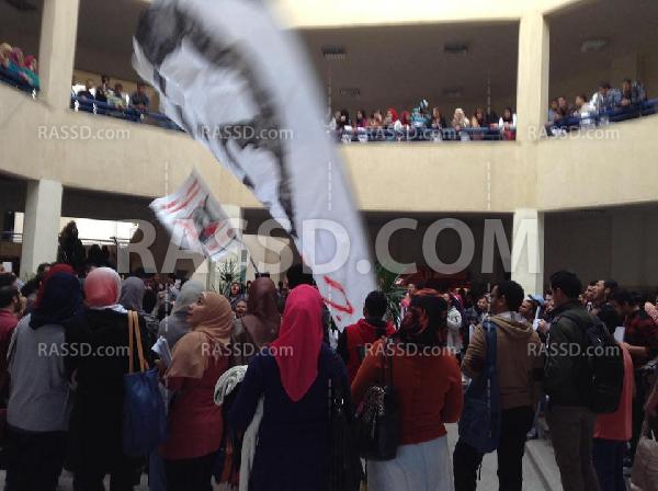 تنديداً بإعتقال الطلاب..الحركات الثورية تتظاهر بجامعة مصر