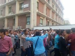 تظاهرة طلابية في مدينة القوصية ضد براءة المخلوع