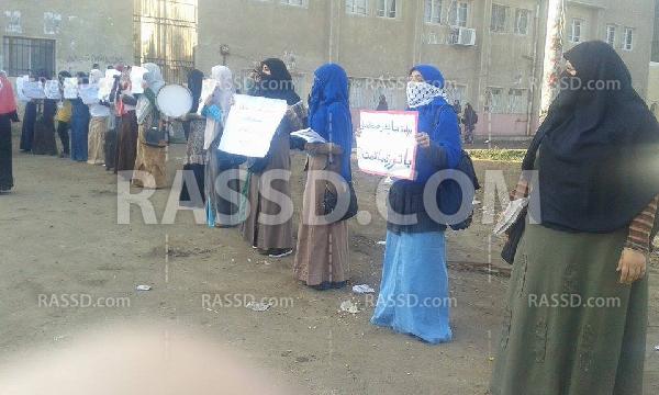 صور| تظاهرة لطالبات أزهر تفهنا الأشراف في الدقهلية