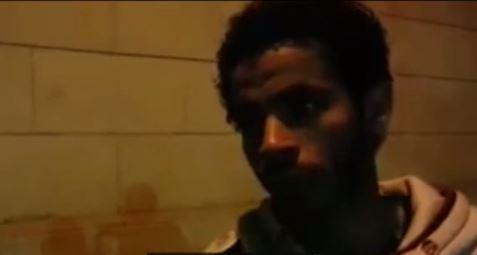 فيديو..شاب يبكي بعد الإفراج عنه لتعرضه للتعذيب