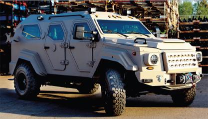 مدرعات وسيارات مصفحة تنقل قضاة العريش إلى اللجان