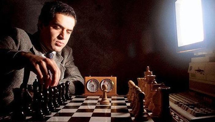 “كاسباروف”: قرارات بوتين تضر بالشعب الروسي أكثر من الأعداء