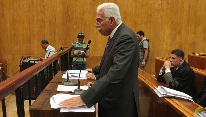 “نظيف” يصل دار القضاء لحضور جلسة الطعن على حبسه 5 سنوات