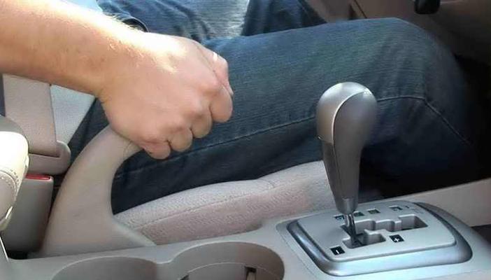 بالفيديو.. كيف توقف السيارة حال تعطل الفرامل؟