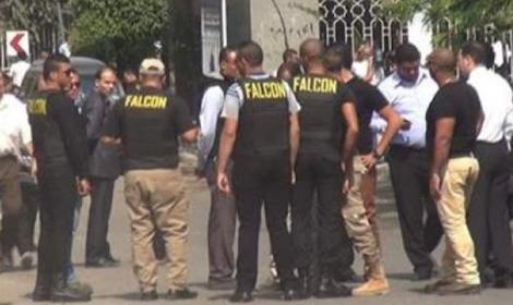 طلاب أسيوط يجبرون “فالكون” على الانسحاب وترك ملابسهم