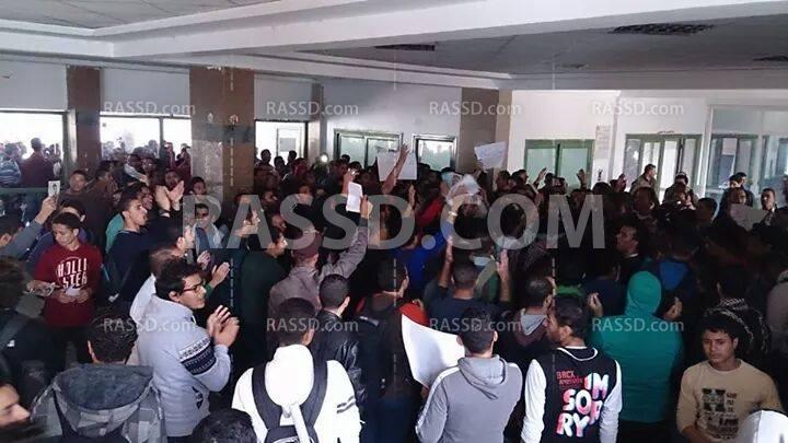 مسيرة في معهد التكنولوجيا بالعاشر ضد حكم العسكر