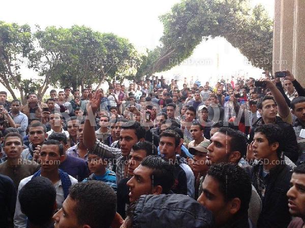 استمرار تظاهر الطلاب بتفهنا الأشراف رفضا لاعتقال زملائهم