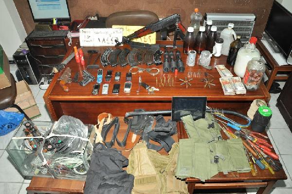 ضبط متفجرات وأسلحة بشقة عميد شرطة سابق ببورسعيد