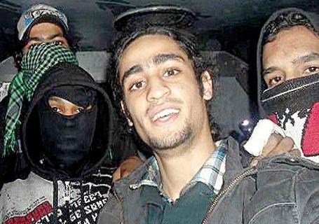 القبض على مؤسس البلاك بلوك بتهمة هدم النصب التذكاري بالتحرير