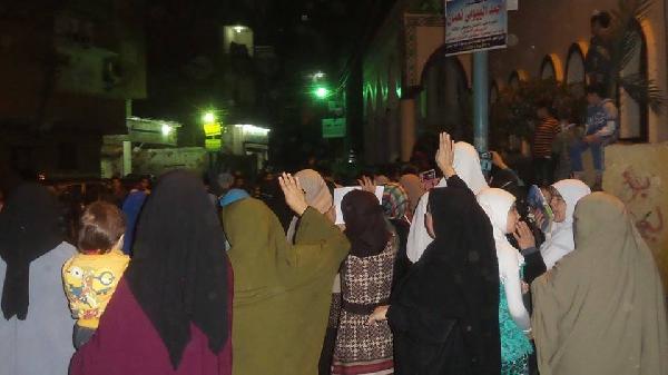 صور| الألعاب النارية تلهب حماس المشاركين بوقفة بالدقهلية