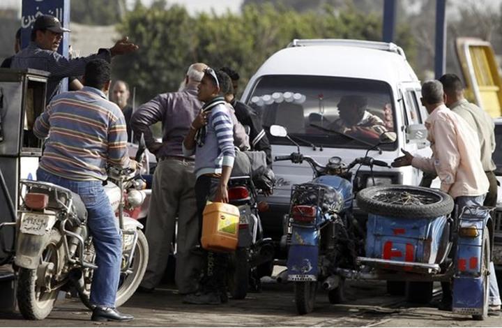 العجز يطارد مصر.. وخبراء يعتبرون التقشف لا يكفي