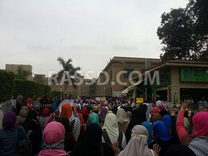 مسيرة في جامعة القاهرة تنديدًا بأحكام القضاء