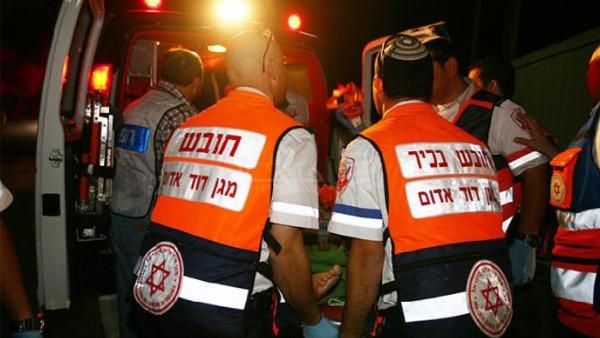 فلسطيني يطعن صهيونيين في مستوطنة بالضفة