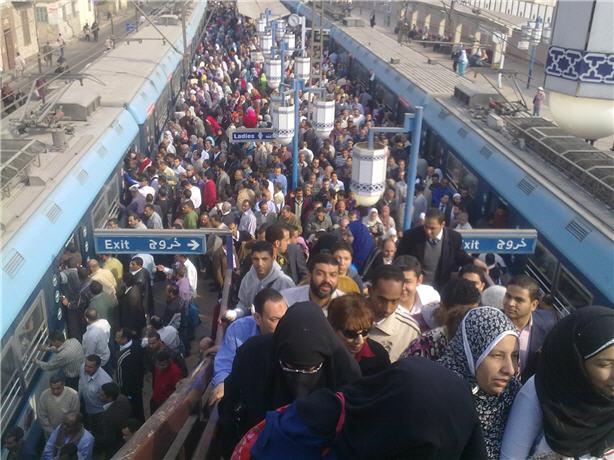 “النقل”: المترو أرخص من “التوكتوك” ولو فضل كده هيقع وينهار