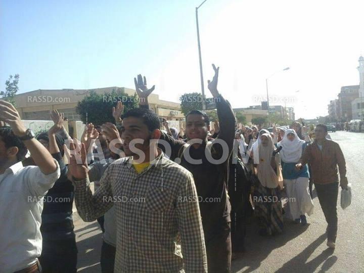 وقفة بتجارة السادات تنديدا بحكم العسكر واعتقال الطلاب