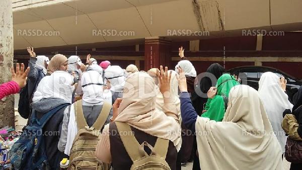 الاعتداء على وقفة لطالبات أسيوط تندد ببراءة المخلوع