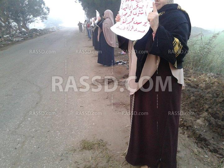 سلسلة بشرية صباحية في “نوسا البحر” للإفراج عن المعتقلين