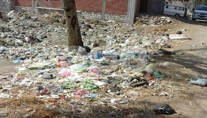 بالصور.. انتشار أكوام القمامة بالغربية وسط استياء الأهاليي