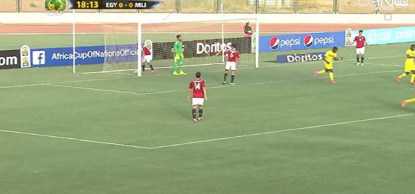 بالفيديو.. مصر تتلقى الهدف الأول من مالي بنيران صديقة