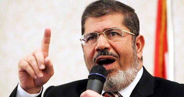 الفريق القانوني الدولي لـ”مرسي” يطالب بالتحقيق في اعتقاله