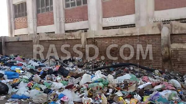 تحول محيط مدرسة بالإسكندرية لمقلب قمامة