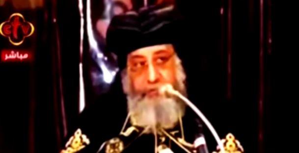 فيديو.تواضروس يطرد سيدة طالبته بحل مشكلتها