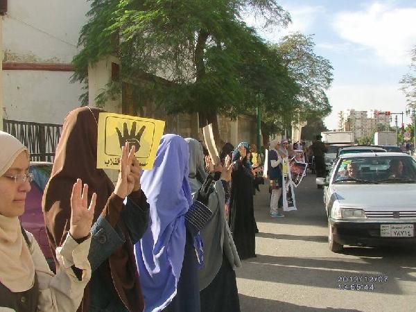 وقفة لأهالي المعتقلين بـأسيوط أمام مجمع المحاكم